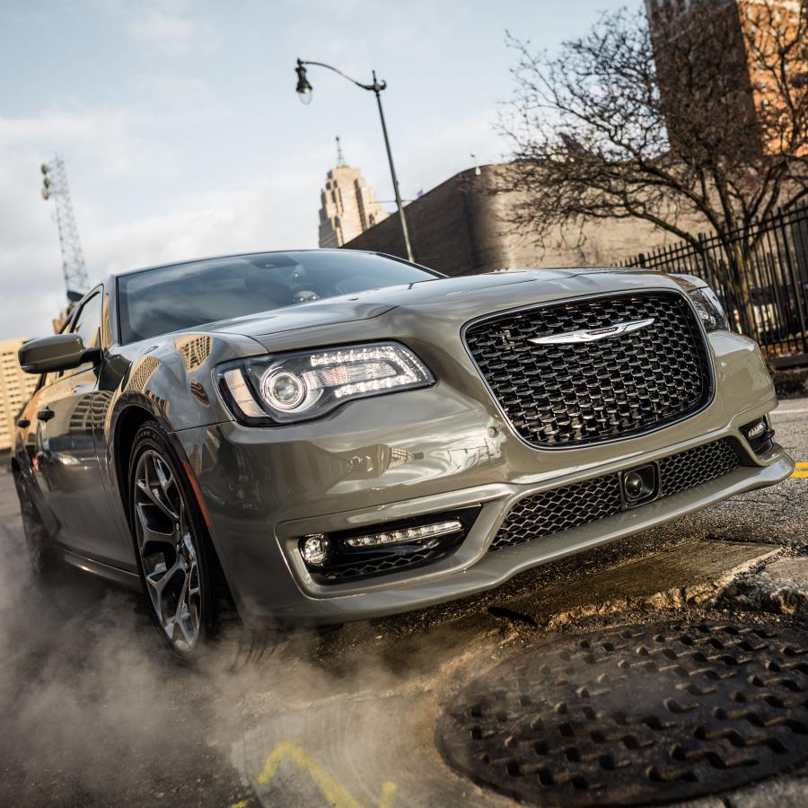  Chrysler 300S Sport Appearance Package (LX2) 2016 года  (фото 15 из 27)